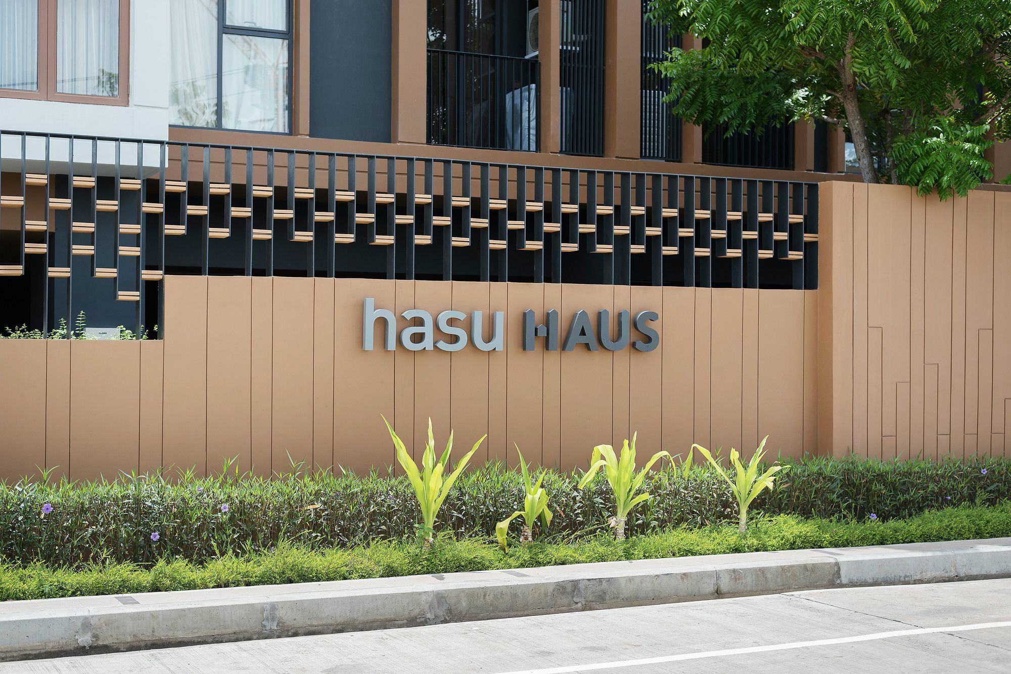 Hasu Haus By Favstay Bangkok Exteriör bild